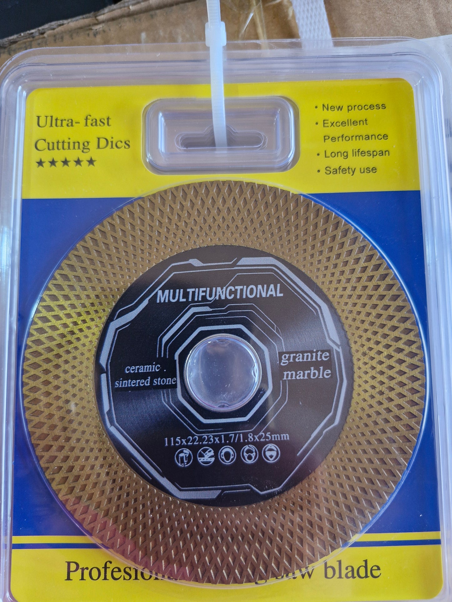Saw blade full of diamond